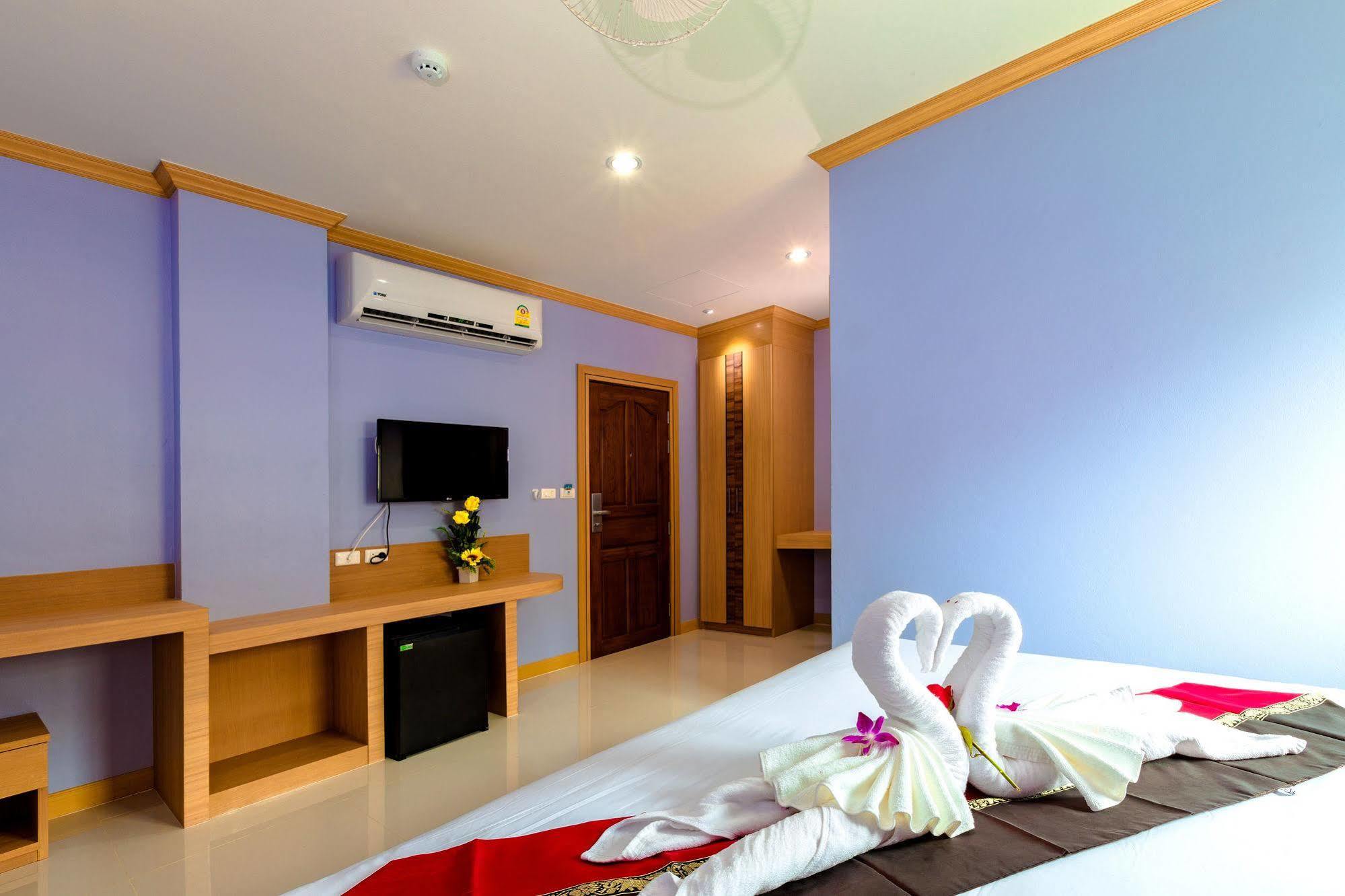Phusita Hotel - Sha Certified Patong 외부 사진